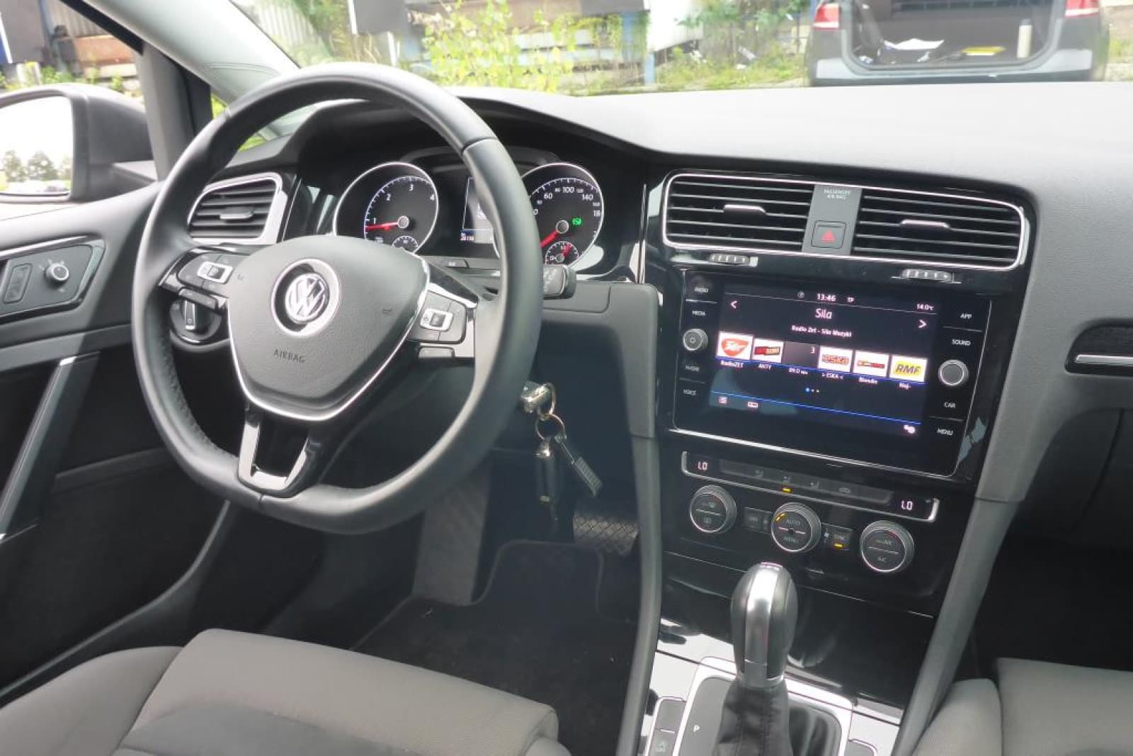 Volkswagen Golf - zdjęcie 8
